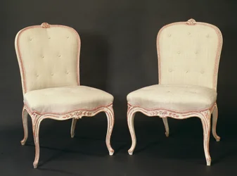 Coppia di sedie Hepplewhite dipinte di bianco in stile francese, c.1775